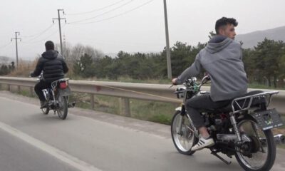 Trafikteki tehlikeli yolculuk görenleri şoke etti