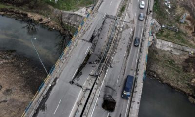 Ukrayna’da havaya uçurulan köprülerde sivillerin zorlu yolculuğu