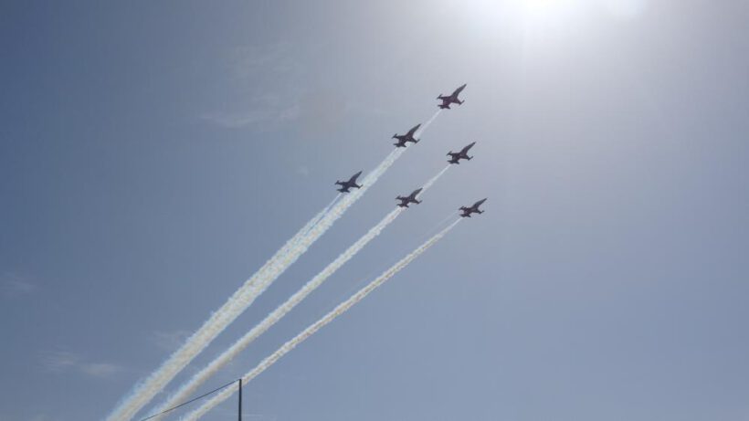 Türk Yıldızları, Van Gölü semalarında nefes kesti