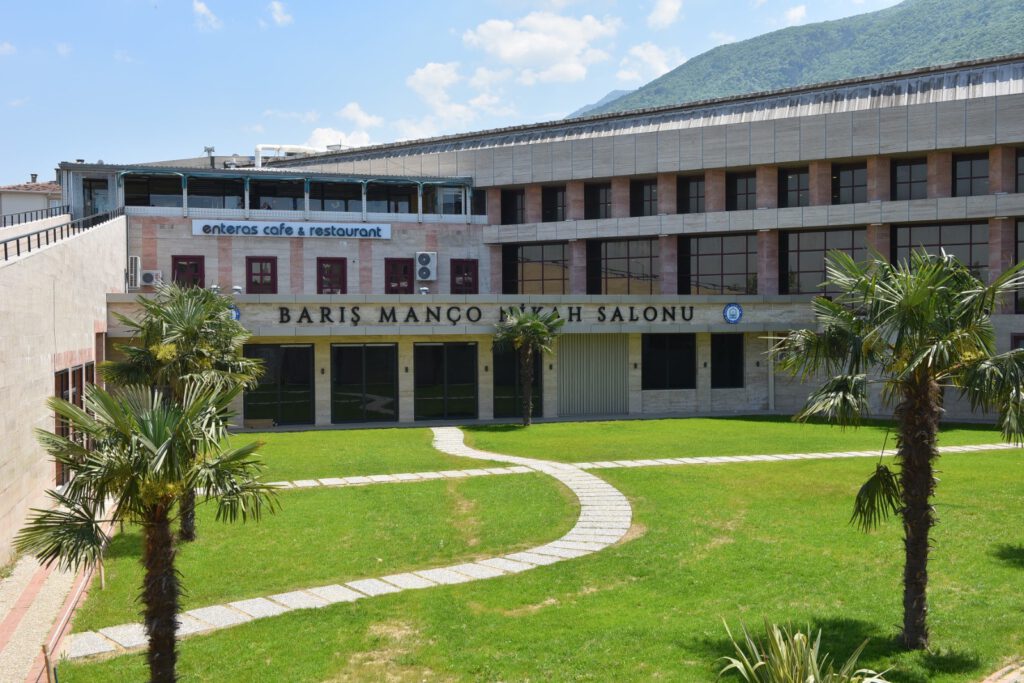 Barış Manço’ya modern salon