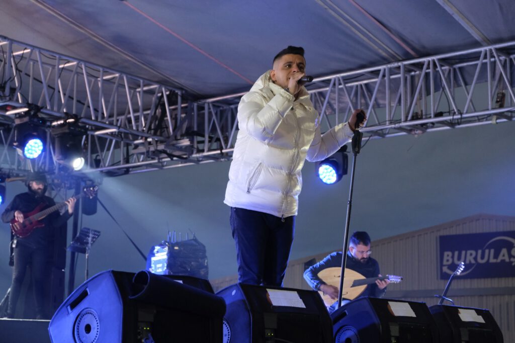 Bursalı gençler Bilal Sonses ile coştu