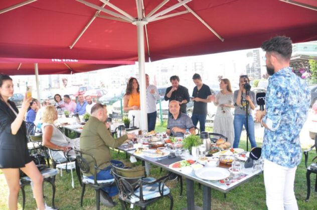 Ünlü popçu sahnenin tozunu atacak