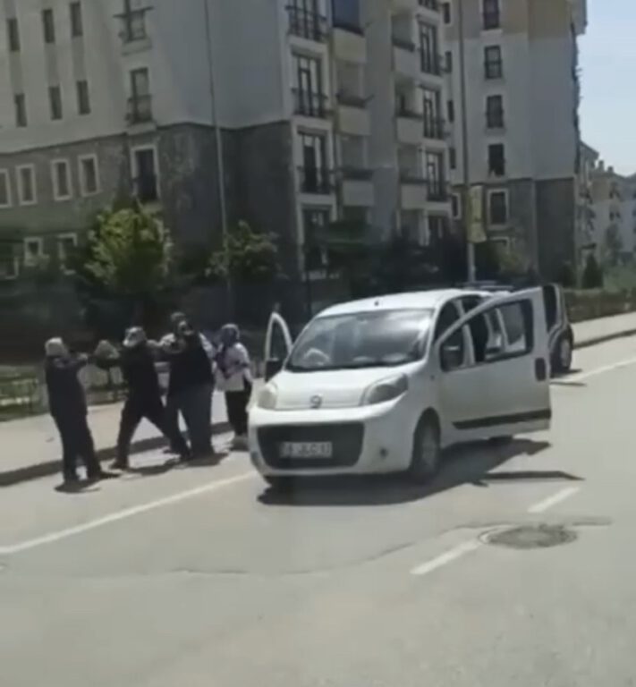 Bursa’da tekme ve tokatlı ‘yol benim’ kavgası