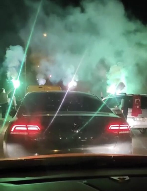 Bursa’da asker konvoyu için yolu kapattılar