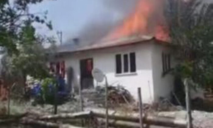 Bursa’da çıkan yangında iki ev ve bir traktör küle döndü