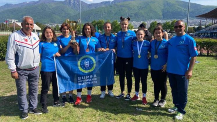 Büyükşehir Belediyesporlu atletlerden 12 madalya, 1 kupa