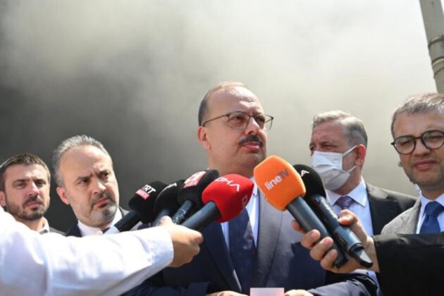 Bursa protokolü yangın mahalline gitti