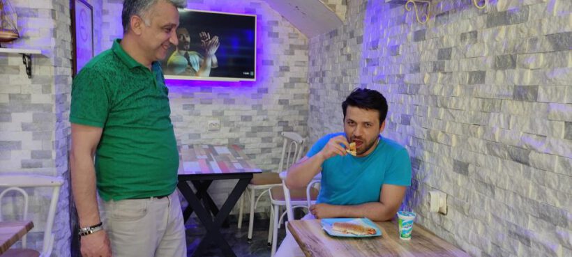 15 tost yiyenden para almıyor, üstüne çeyrek altın veriyor