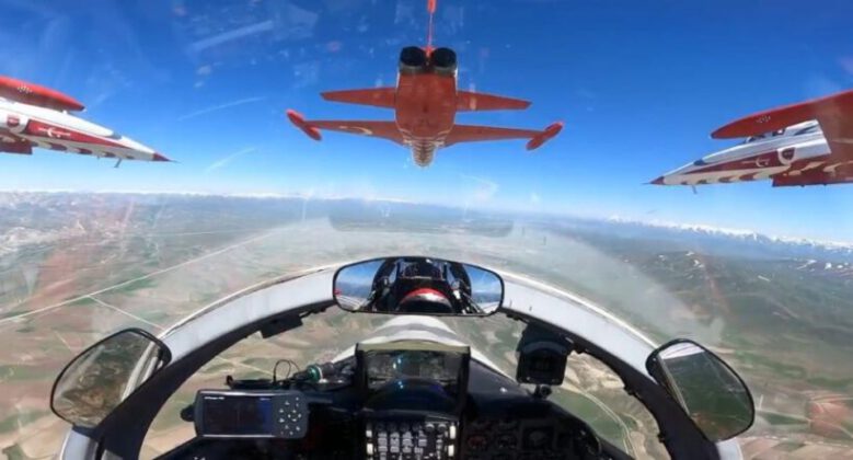 Milli Savunma Bakanlığı, Türk Yıldızları’nın Erzincan gösterisini paylaştı