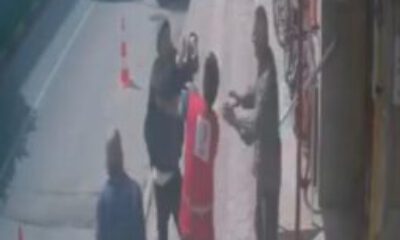 Şizofreni hastasının Kızılay görevlilerine saldırdığı anlar kamerada