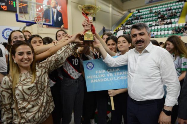 Yıldırım Belediyesi Okul Sporları Şenliği tamamlandı