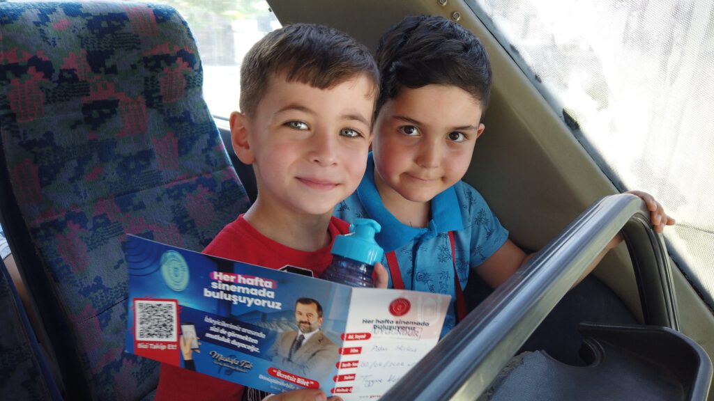 Gürsulu çocuklar, Aslan’ın hayalleri peşindeki maceralarını izledi