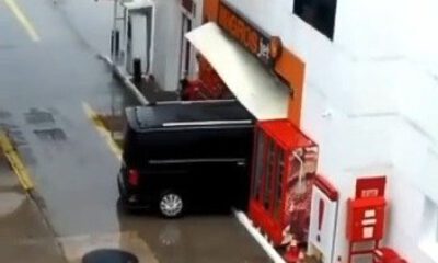 Direksiyon başında kalp krizi geçiren sürücünün benzinliğe daldığı o anlar kamerada