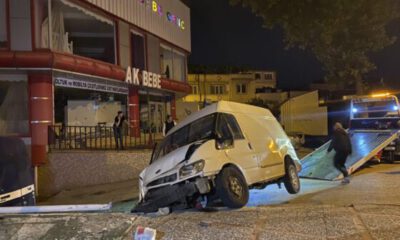 Bursa’da 5 aracın karıştığı zincirleme kazada 4 kişi yaralandı