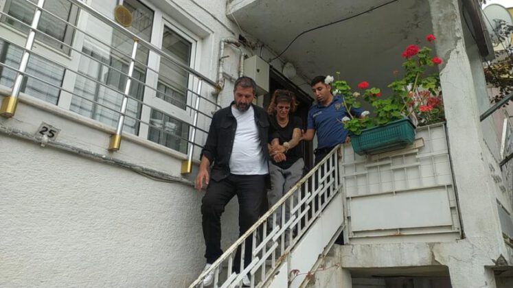 5 evi soyan kadın hırsız çatıdan çatıya kaçarken yakalandı
