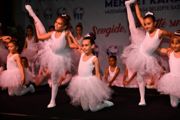 Mustafakemalpaşa’nın küçük kursiyerleri sertifikalarını aldı