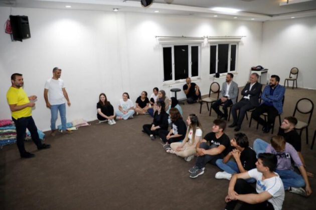 İnegöl Şehir Tiyatrosu’na doğaçlama eğitimi