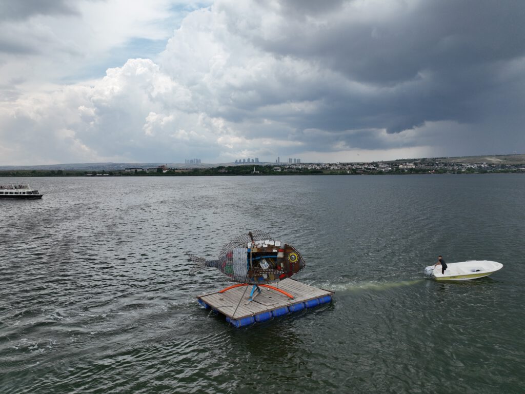 Mogan Gölü’ne bırakılan atıklar sanat eserine dönüştü