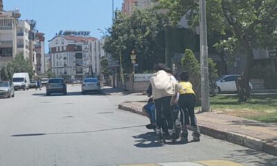 Antalya’da 2’si patenli, 5 çocuğun trafikteki tehlikeli yolculuğu