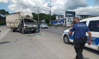 Bursa’da kamyonet tıra çarptı: 2 yaralı