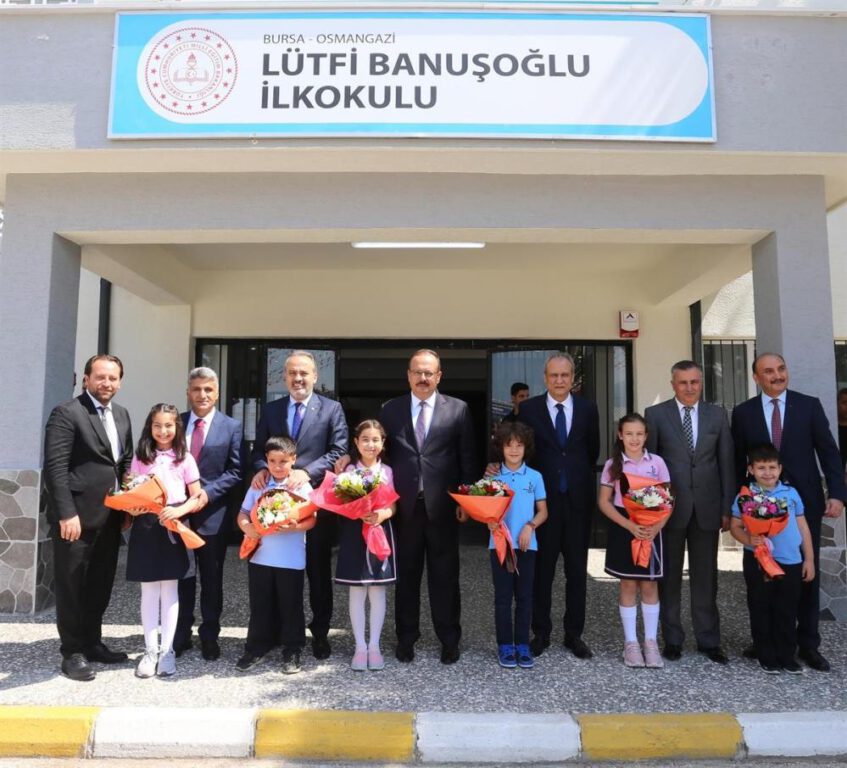 Bursa’da öğrencilerin karne coşkusu