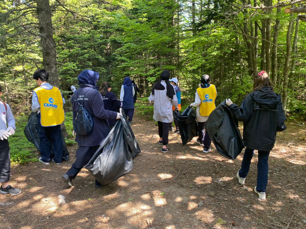 Bursa Uludağ Sarıalan’da ‘doğa’ temizliği