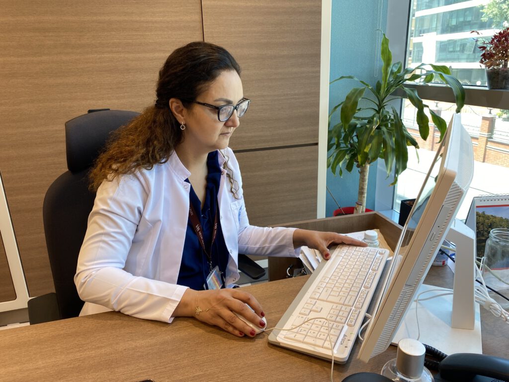 Uzmanından rahatlatan maymun çiçeği açıklaması: “Covid’deki gibi evlere kapanmayı beklemiyoruz”