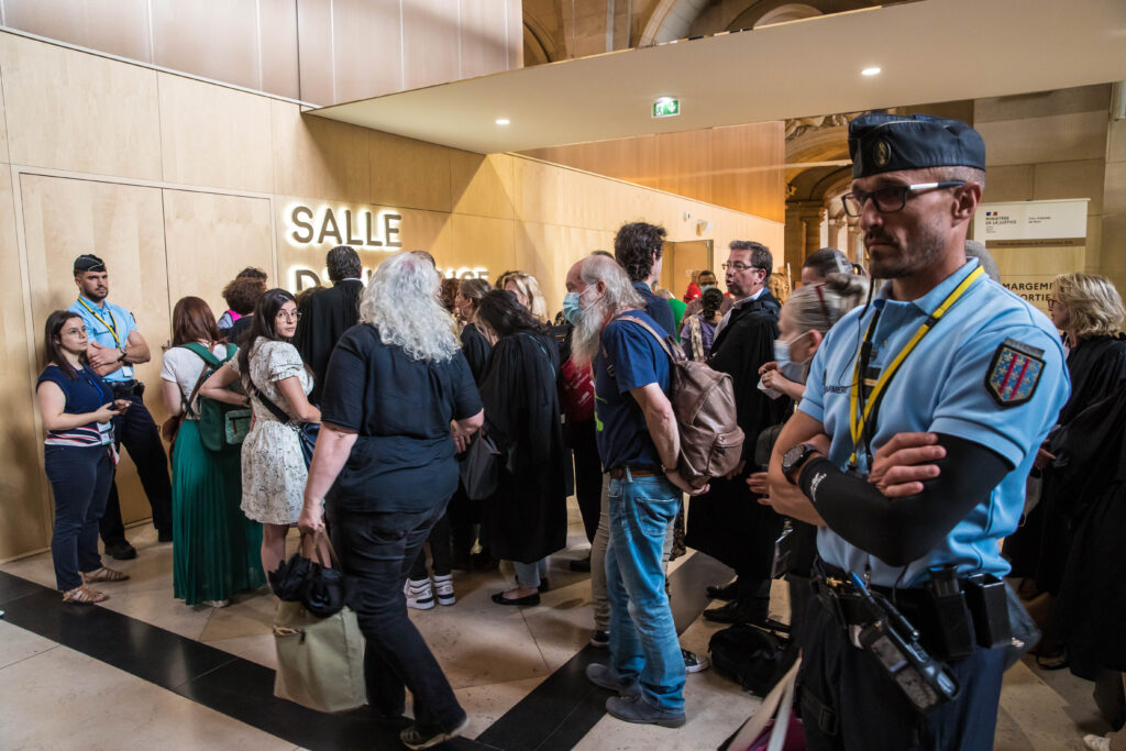 Paris’teki 2015 terör saldırılarının baş şüpheli Abdeslam’a ömür boyu hapis