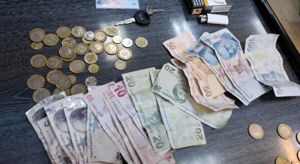 Yabancı uyruklu dilencinin evi ve arabası olduğu ortaya çıktı