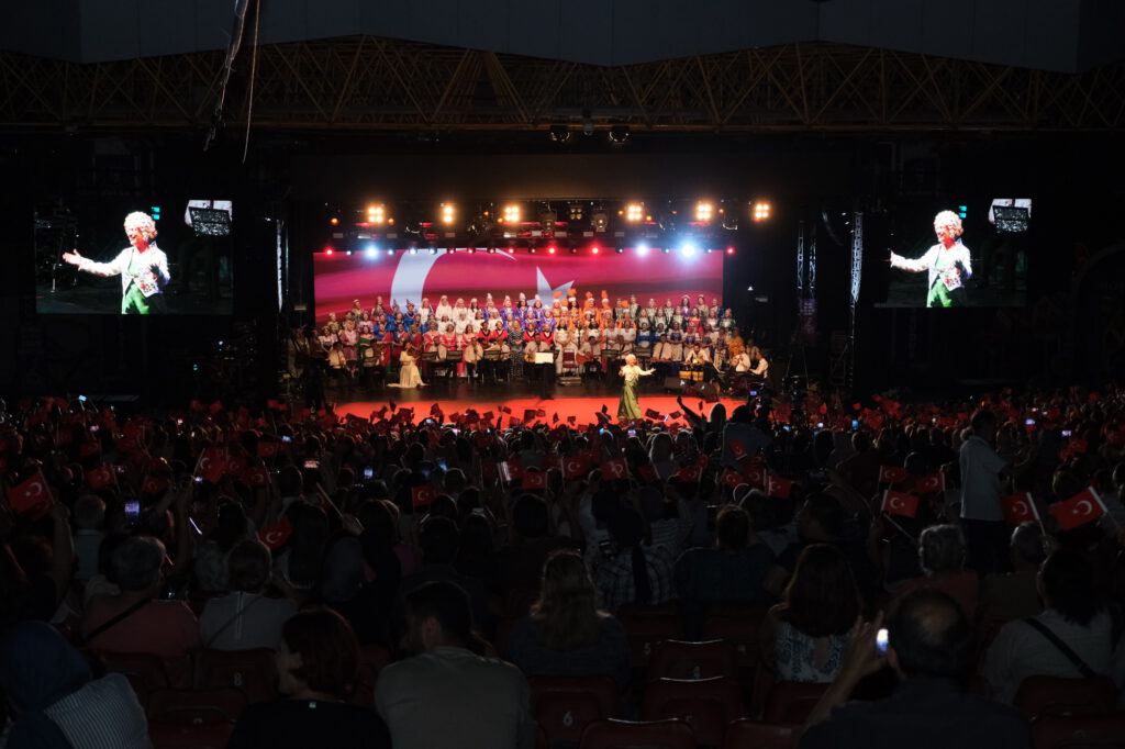 Açıkhava’da sahne kadınların