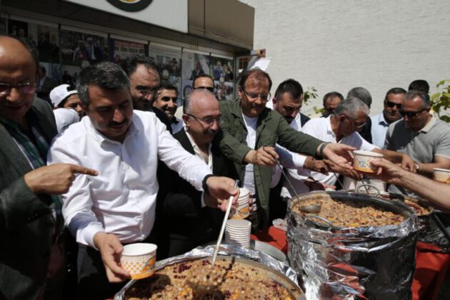 Bursa’da aşure kazanları birlik beraberlik için kaynadı