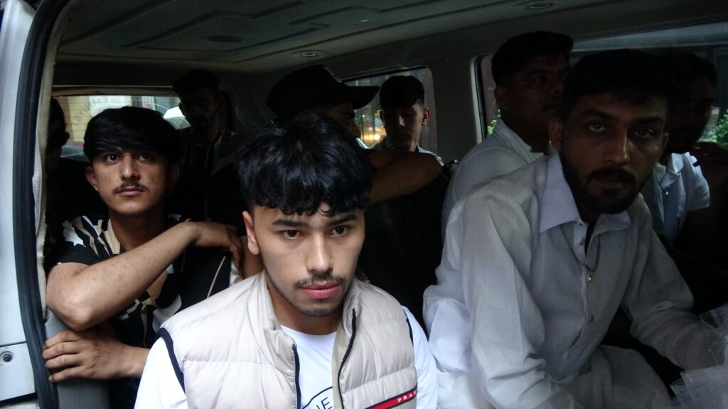 Taksim’de yabancı uyruklu 52 kişi yakalandı