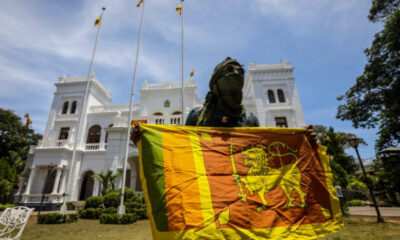 Ülkeden kaçan Sri Lanka Devlet Başkanı Rajapaksa e-mail yoluyla istifa etti
