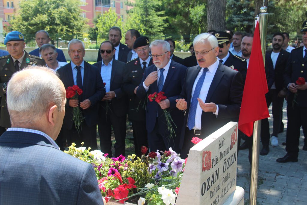 15 Temmuz şehidi polis memuru mezarı başında anıldı