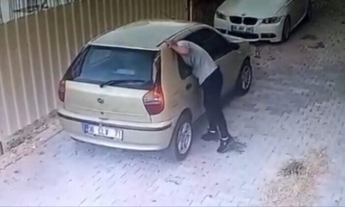 Gözüne kestirdiği çantayı otomobilin camını patlatarak çaldı