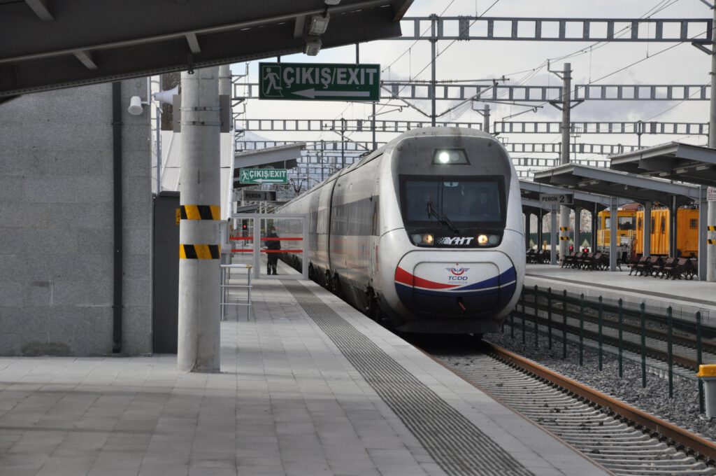 Yüksek Hızlı Tren Cumhuriyet tarihi boyunca Bursa’ya tek kalemde yapılan en büyük yatırım