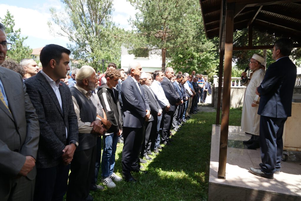 Selde hayatını kaybeden gencin ailesi hacdan geldi, cenazesi toprağa verildi