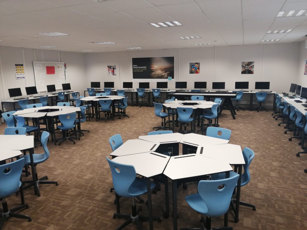 Dünyanın havalimanı yerleşkesindeki ilk lisesi İstanbul Havalimanı Mesleki ve Teknik Anadolu Lisesi öğrencilerini bekliyor