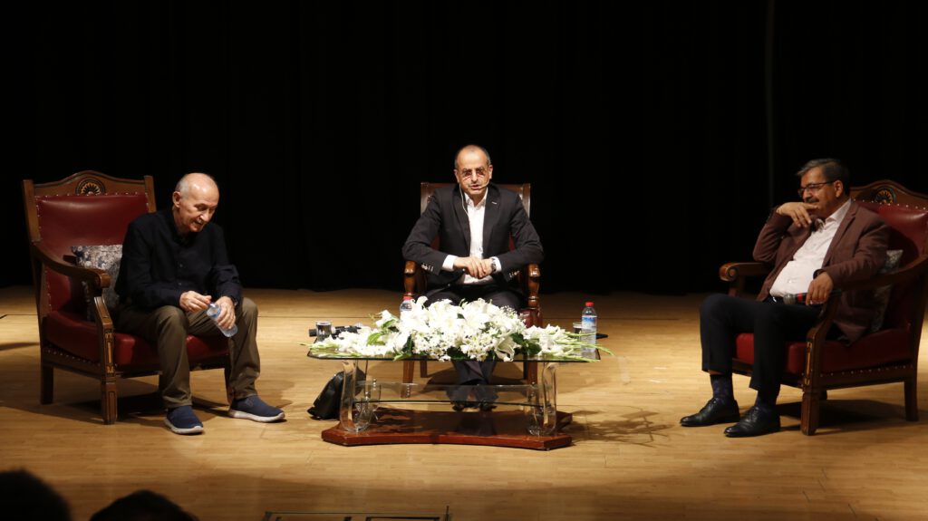 “Tarihi doğru anlamak” konferansı İhlas Koleji’nde düzenledi