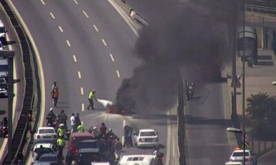 Üsküdar’da 15 Temmuz Şehitler Köprüsü girişinde bir motosiklette yangın çıktı. Yol ortasında yanan motosiklete itfaiye ekipleri tarafından müdahale ediliyor.
