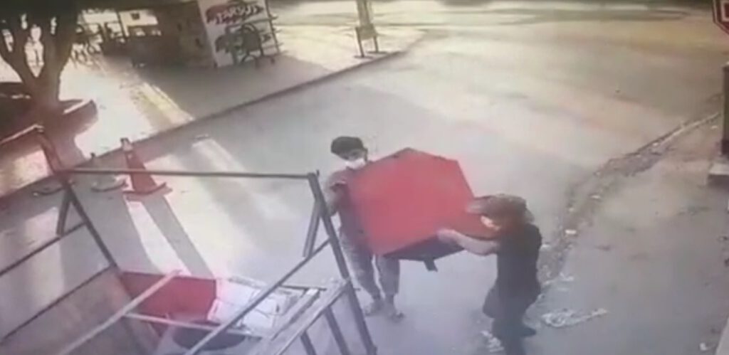 Marketten hırsızlık kamerada