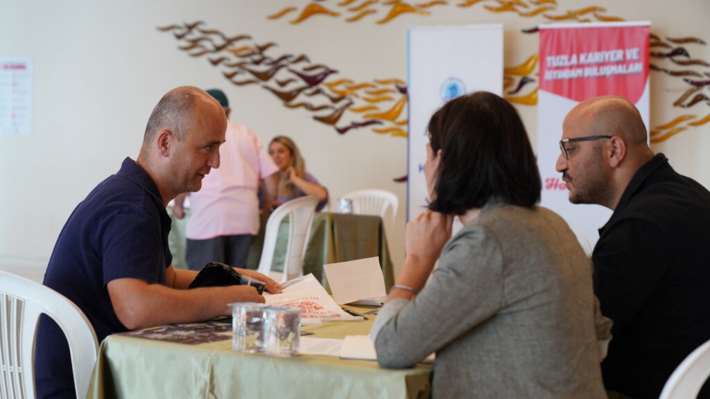 Tuzla’da dezavantajlı vatandaşlar için toplu iş görüşmesi düzenlendi