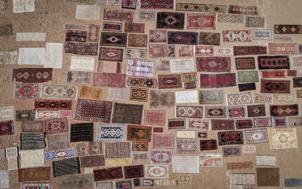 Antalya’da tarlalarda milyonluk ‘organik halı’ nöbeti