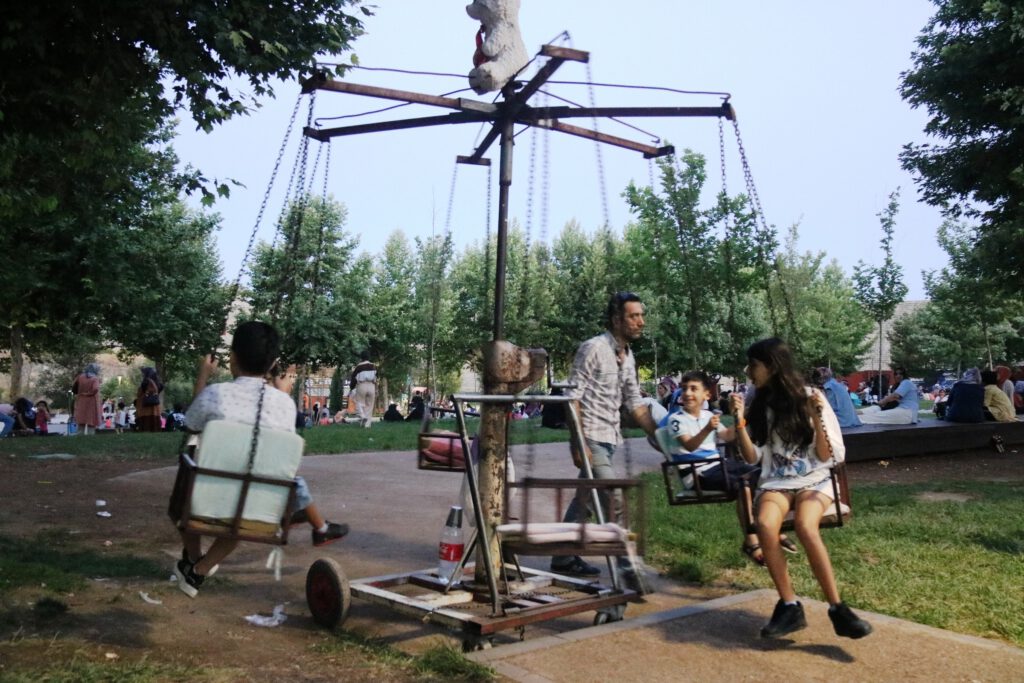 Diyarbakır’da tarihi mekanlar sıcak hava nedeniyle gündüz boş, akşam dolu