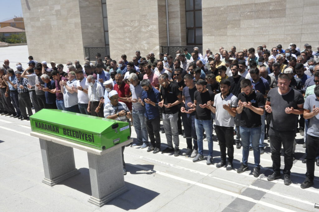 Karaman’da forkliftin devrilmesi sonucu hayatını kaybeden operatör toprağa verildi