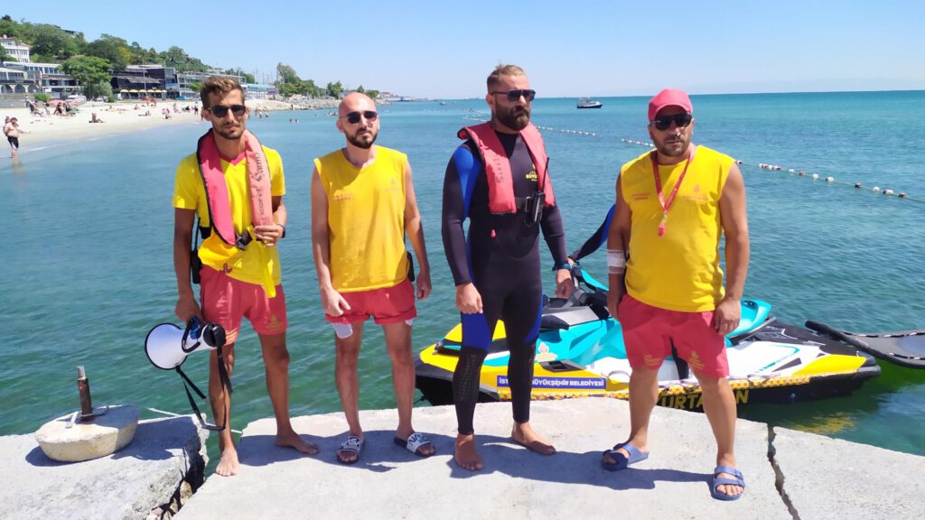 Menekşe Sahili’nde yanan tekneyi jet ski ile söndüren cankurtaran konuştu