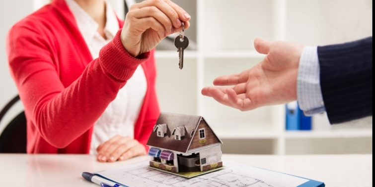 Siyahi vatandaşa ev vermeyen emlakçıya ceza