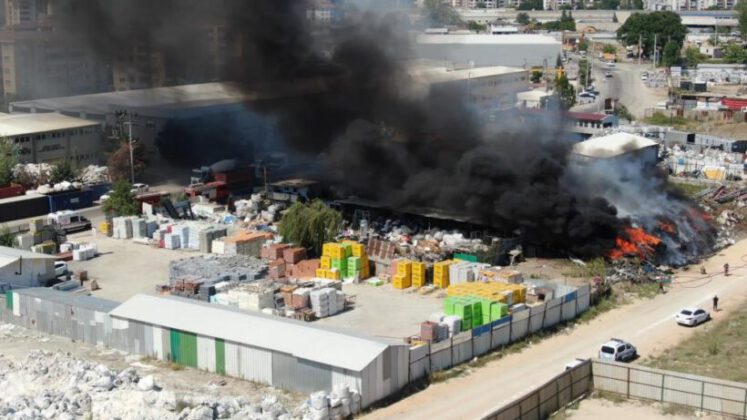 Geri dönüşüm tesisinde korkutan yangın