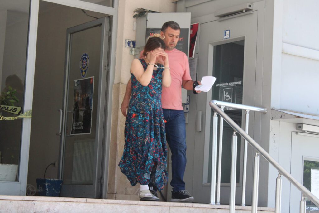 ‘Hırsızlık’ suçundan 10 yıl 4 ay hapis cezası olan kadın yakalandı