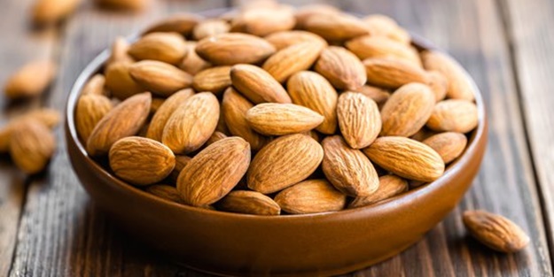 Karacabey’de badem satışı yapılacak